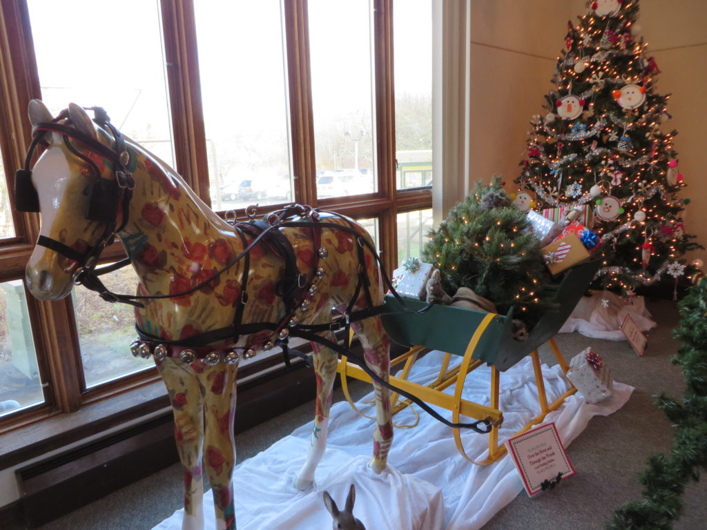 Horse with sleigh Horse with sleigh